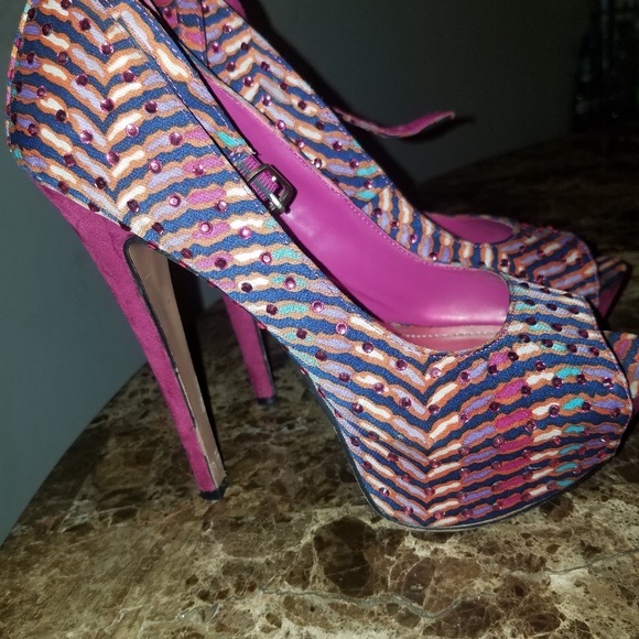 Heels - Picture 3 of 3